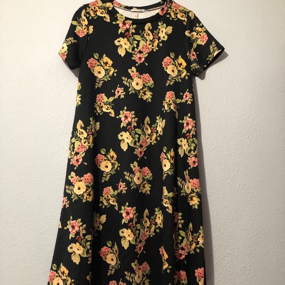black floatable dress